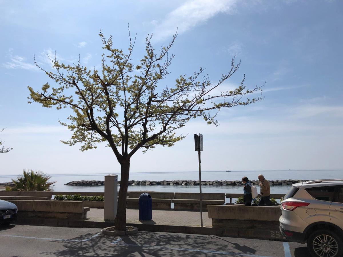 Casa Nana Lägenhet Santo Stefano al Mare Exteriör bild
